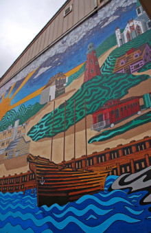 mural at Colucci's Hilltop Market